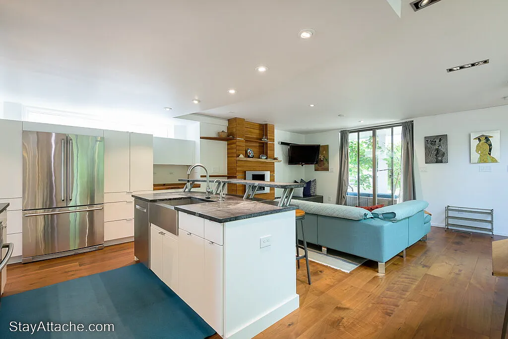 4 bed, 3.5 bath, 3395 sqft, $8,000 — Photo 4