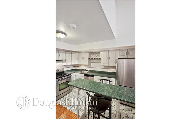 Rented by Douglas Elliman | media 16