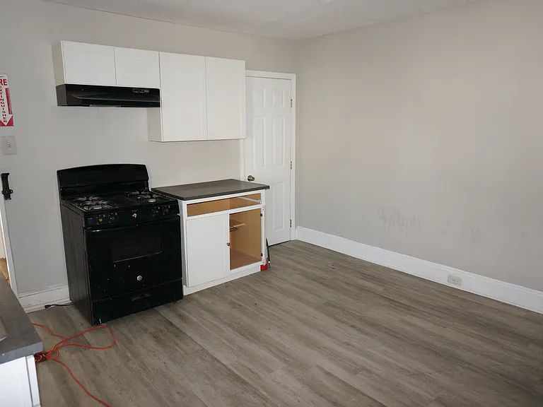 527 Green St #2 — Photo 8