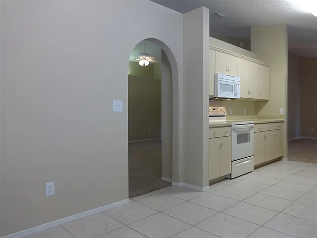 3 bed, 2.0 bath, 1612 sqft, $2,290 — Photo 3
