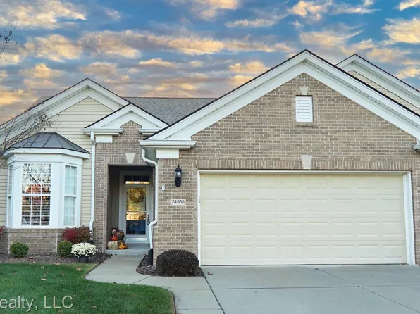 24560 Sand Lake Ln, Brownstown, MI 48134