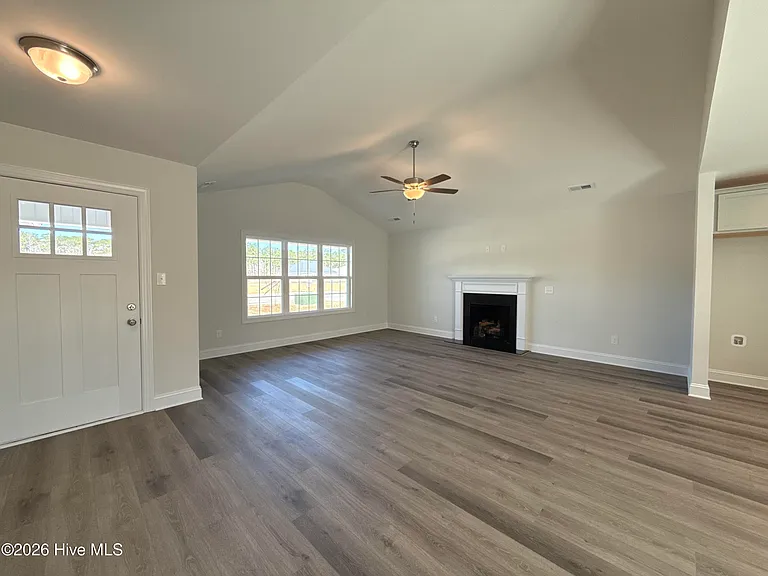1019 Croaker Ct — Photo 6