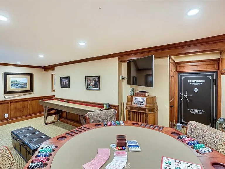 400 Cottage Grove Rd — Photo 10