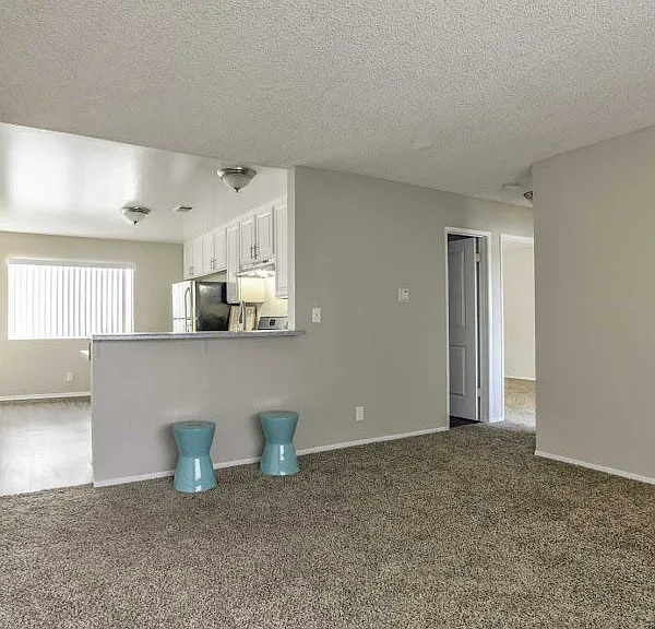 4840 S Rose Ave — Photo 8