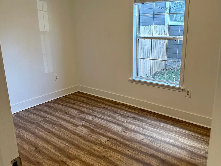 2411 Alameda St — Photo 9