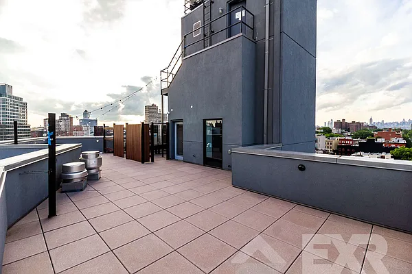 Rented by EXR | media 22