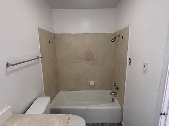 5th image of 819 Cajundome Blvd