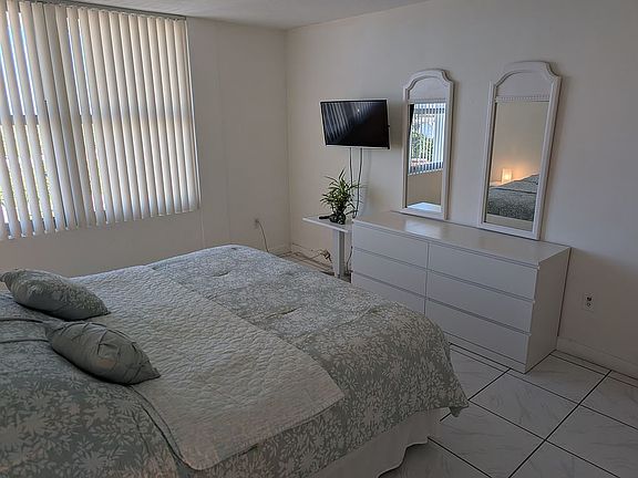4th image of 2899 Collins Ave APT 1738