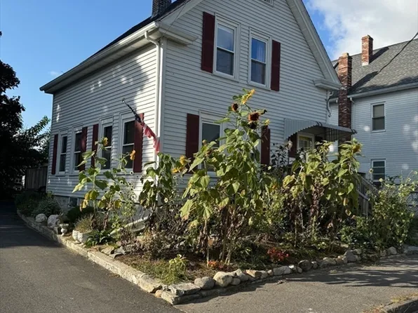 16 Wilbur St, Taunton, MA 02780
