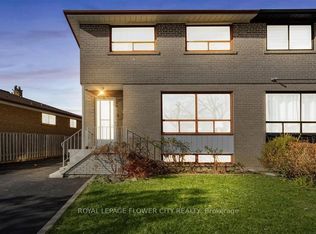 3 Clayhall Cres, Toronto, ON M3J 1W5