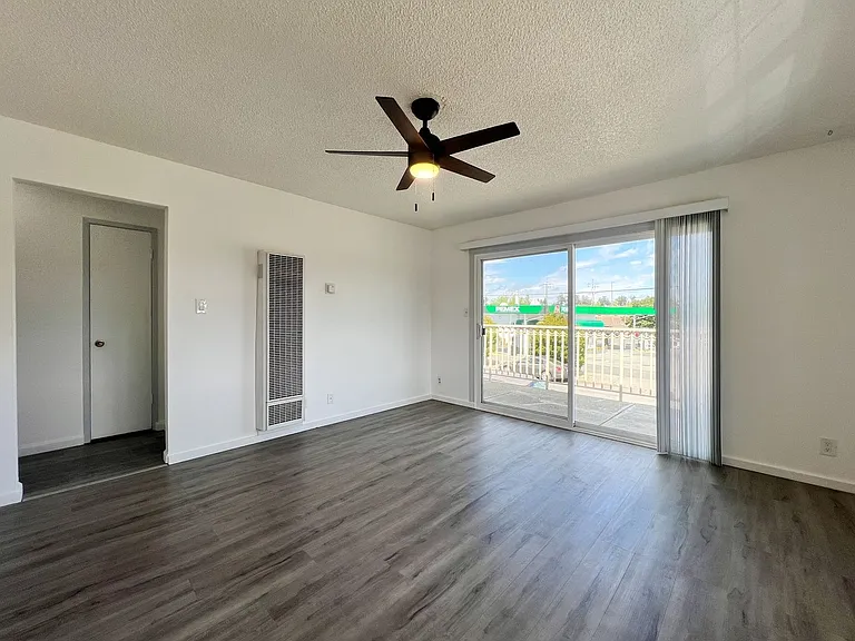 577 Freeway Dr — Photo 8