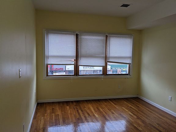5th image of 826 Newark Ave Floor 2