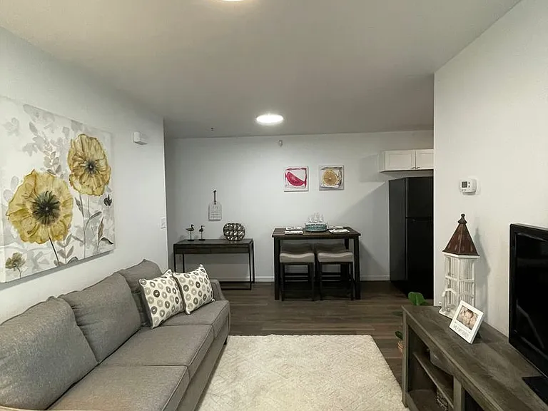 3 Bedroom 2 Bathroom Townhome — Photo 13