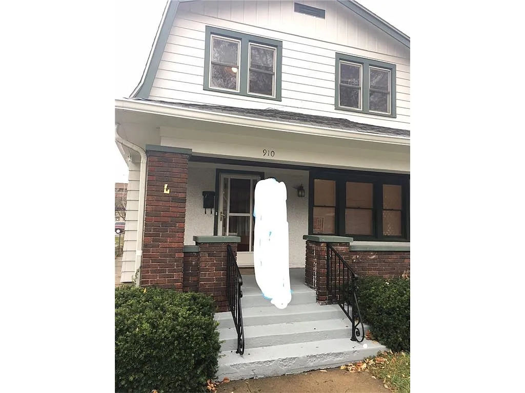 910 Greer St photo 1