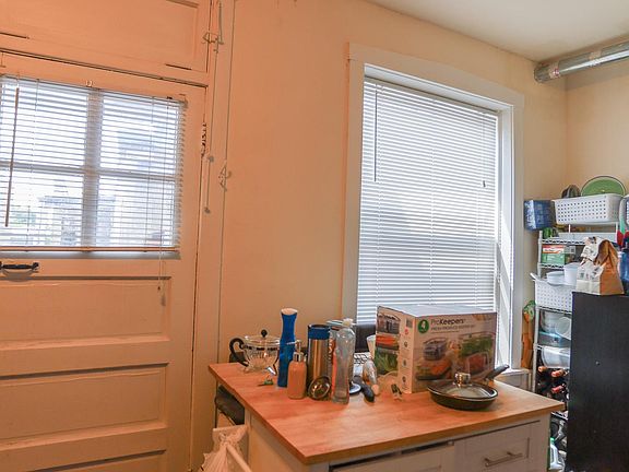 5th image of 2556 W Eastwood Ave #3