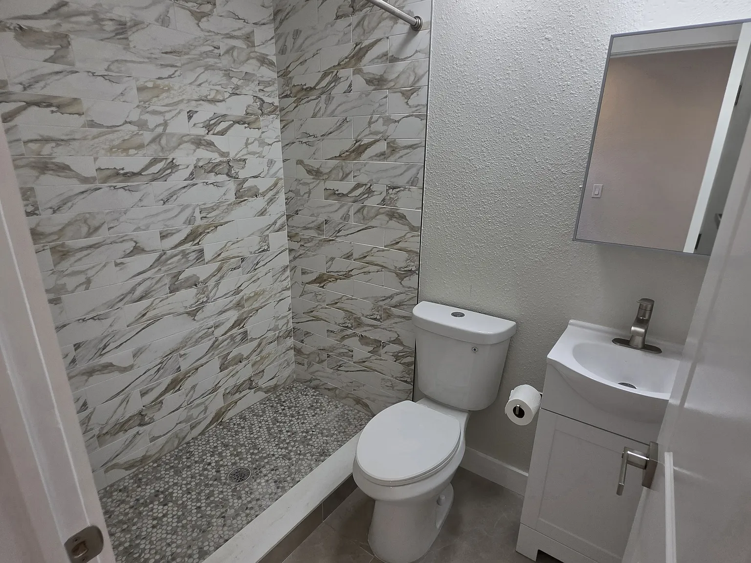 Studio, 250 sqft, $1,200 — Photo 3
