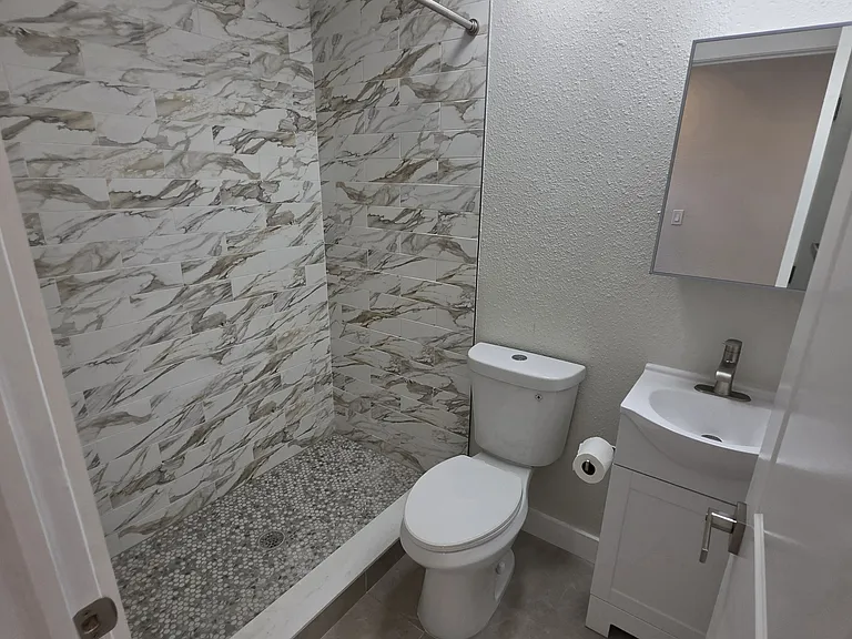 4309 W North B St #100 — Photo 3