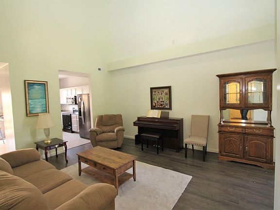2nd image of 2904 Lupine Dr