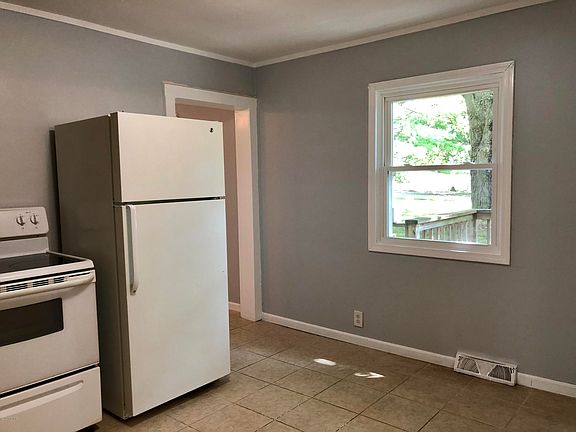 5th image of 3648 Lovers Ln