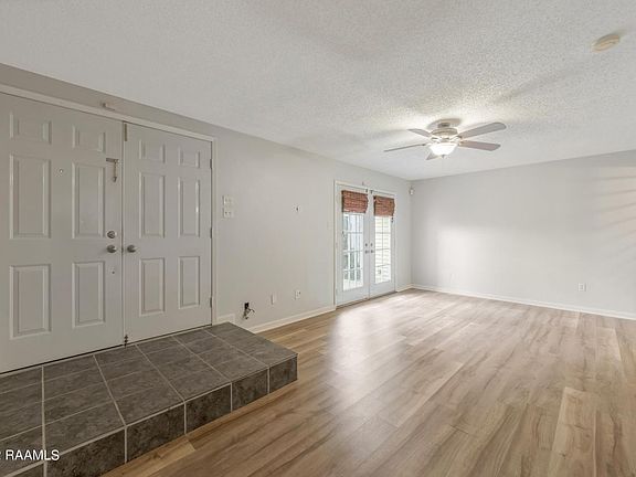 3rd image of 200 Lodge Dr APT 105