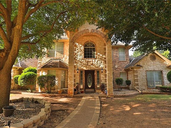 3rd image of 3957 Bay Hill Dr
