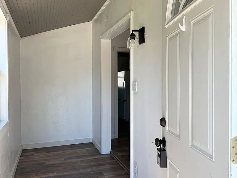 807 Knapp St — Photo 2
