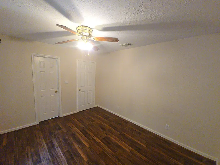409 Commerce St — Photo 8
