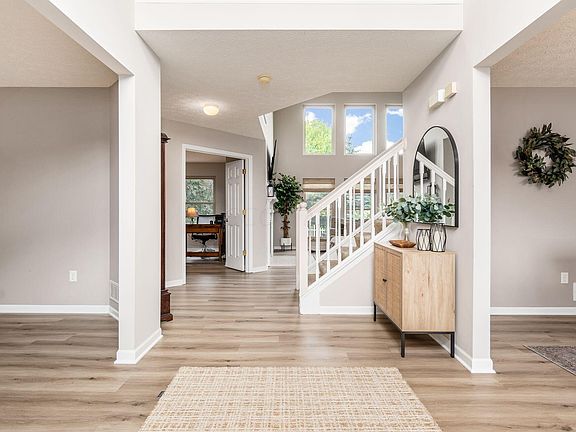 4th image of 2890 Longridge Way