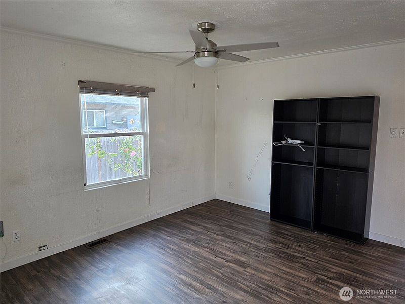 4th image of 225 14th Street SE