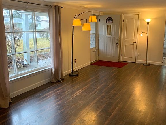 4th image of 33 Jordan Dr