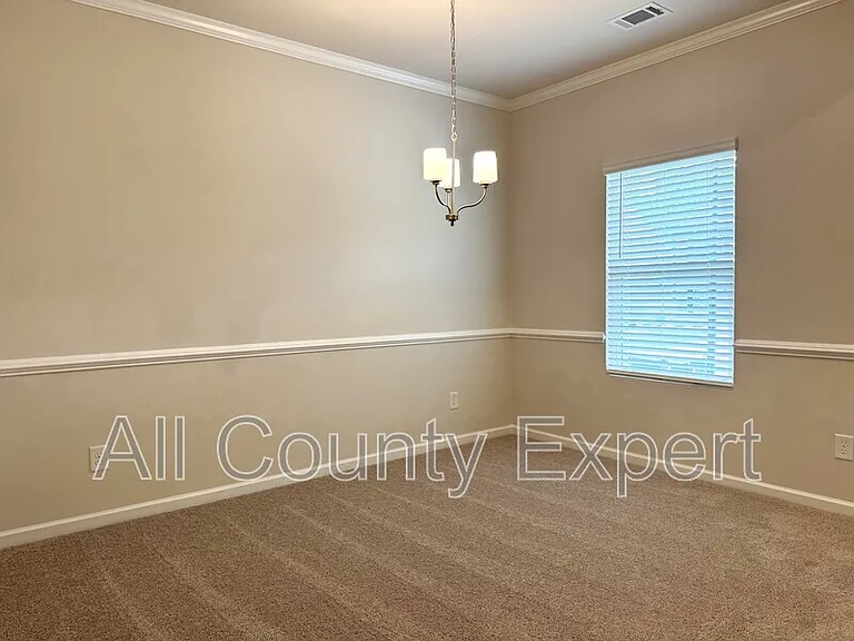 273 Bloomfield Cir — Photo 4