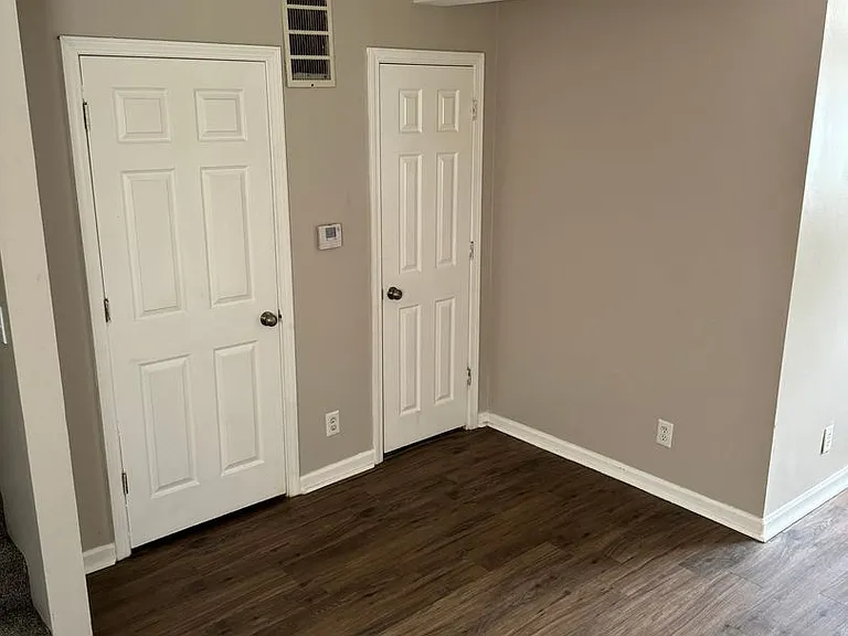 East University Apartments — Photo 3