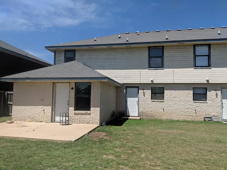 1110 Leslie Cir — Photo 11