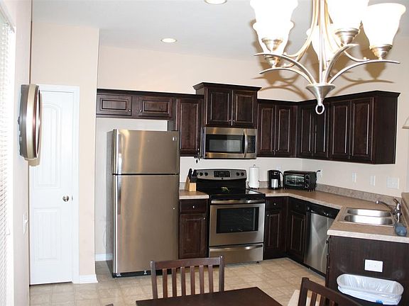 4th image of 3950 Willow Glen Dr