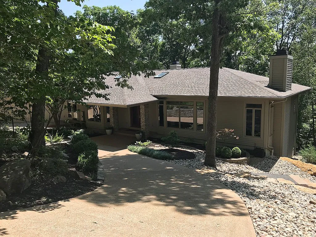 18852 Highwood Estates Dr photo 1