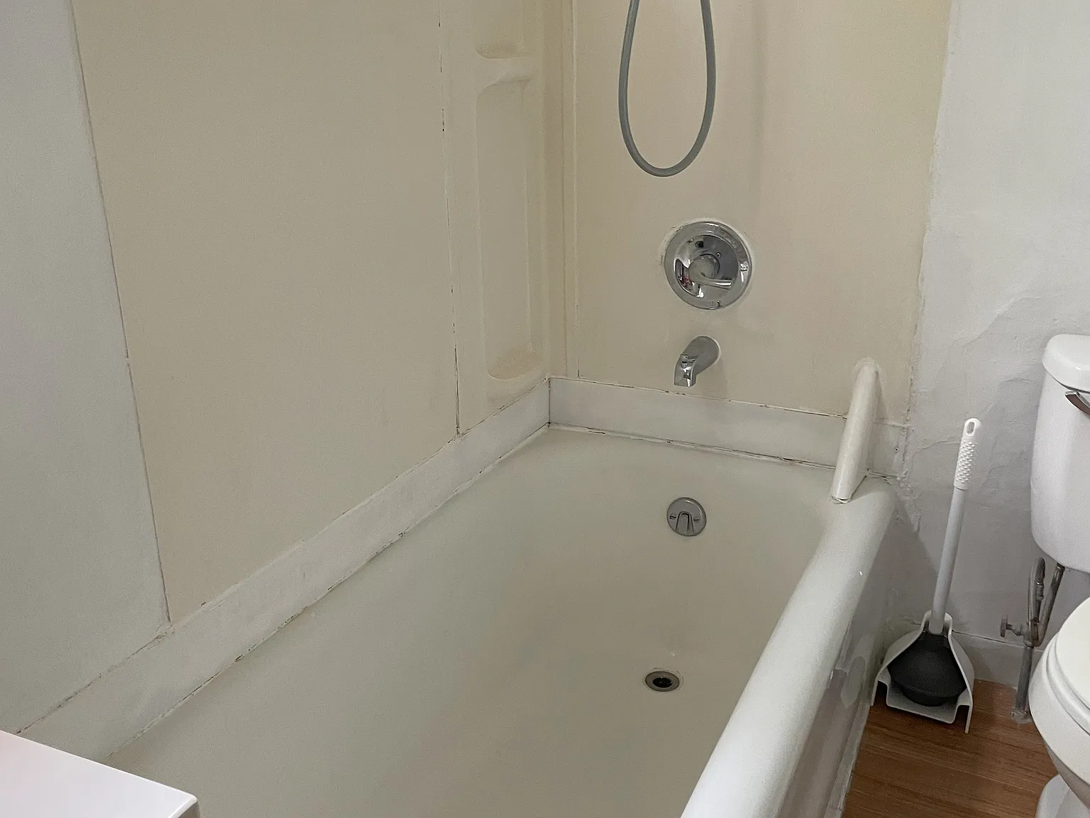 1 bed, 200 sqft, $775 — Photo 2