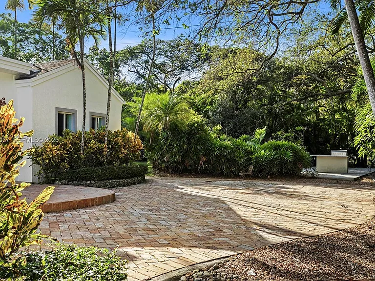 7975 Sunset Dr — Photo 38