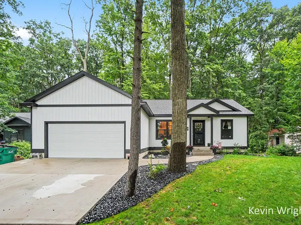 2848 Farr Rd, Fruitport, MI 49415