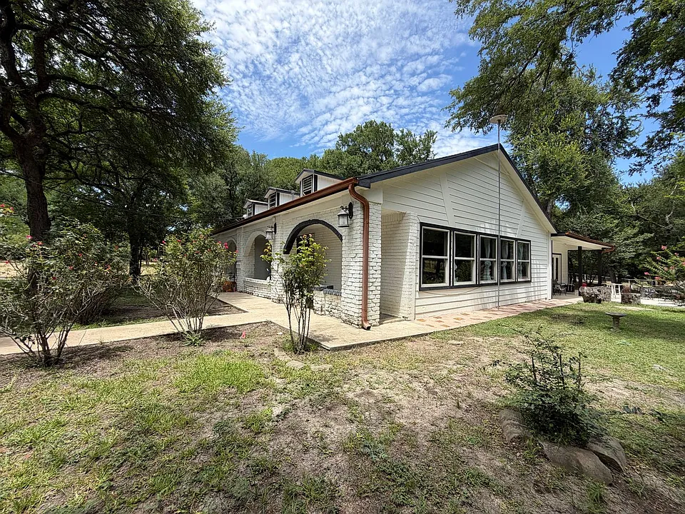 7024 Red Bud Ln