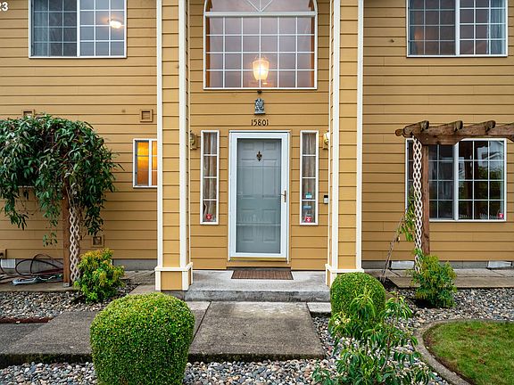 2nd image of 15801 NE 42nd St