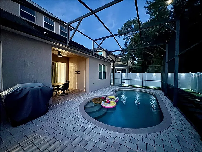 6811 Helmsley Cir — Photo 23