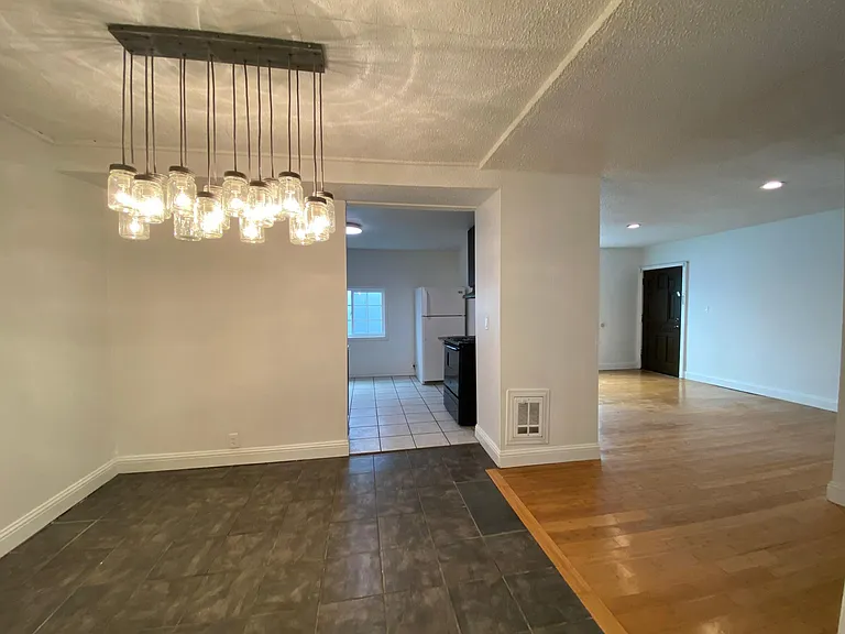 2310 E Madison St — Photo 7