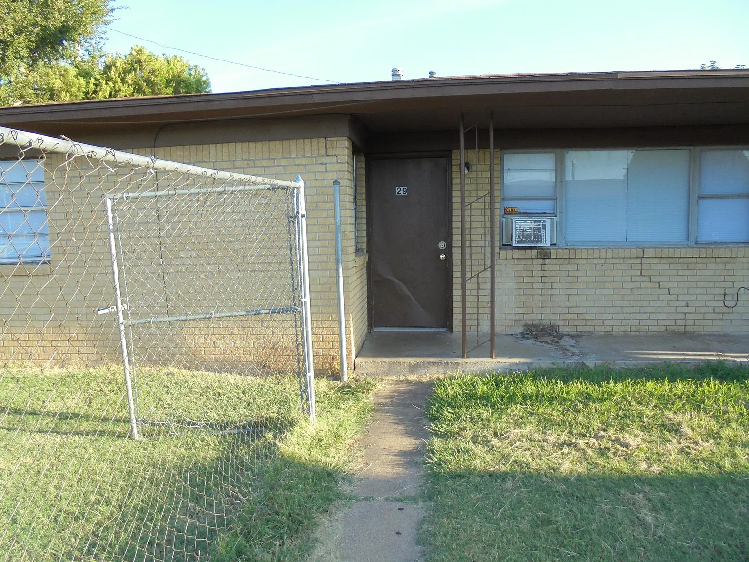 2 bed, 800 sqft, $695 — Photo 1