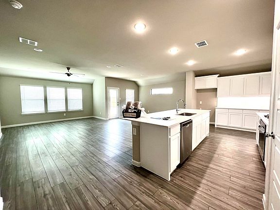 3rd image of 613 Tuscany Dr