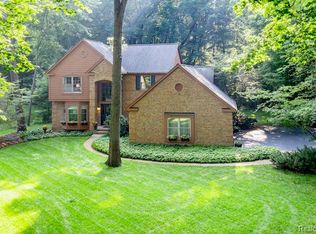 8212 Pine Lake Dr, Davisburg, MI 48350