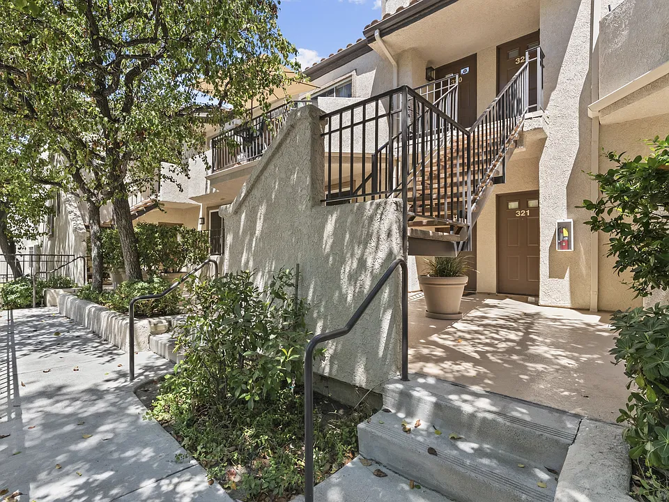 24145 Del Monte Dr #319