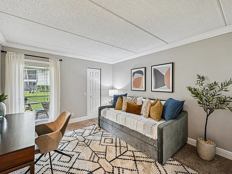 Palm Court at Wellington Apartments — Photo 10