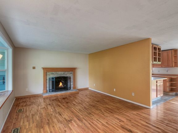 3rd image of 6820 51st Ave E