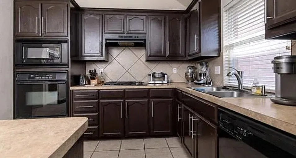 4 bed, 1881 sqft, $2,600 — Photo 3