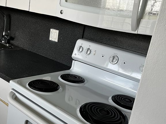 5th image of 21121 SW 85th Ave APT 306